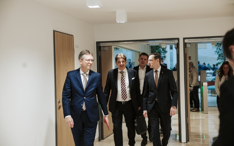 055A5953-Enhanced-NR